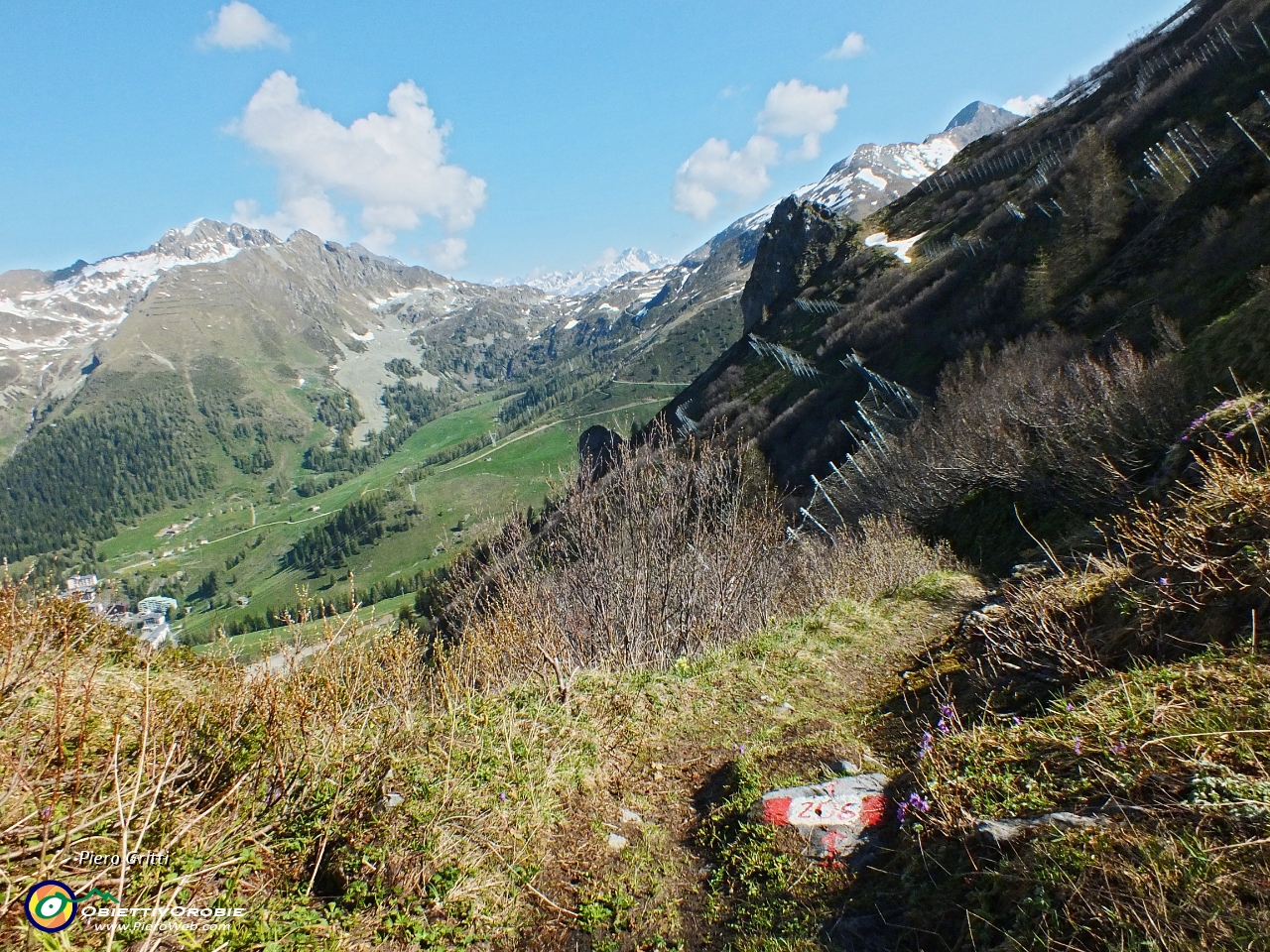 14 Arrivo in cresta , sulla sella tra Monte Valgussera e Pizzo Vescovo .JPG